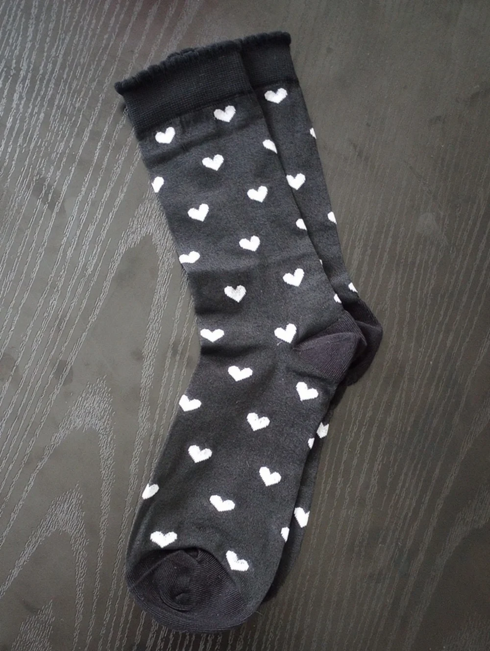 Black And White Heart Pattern Crew Mid-calf Lightweight Socks